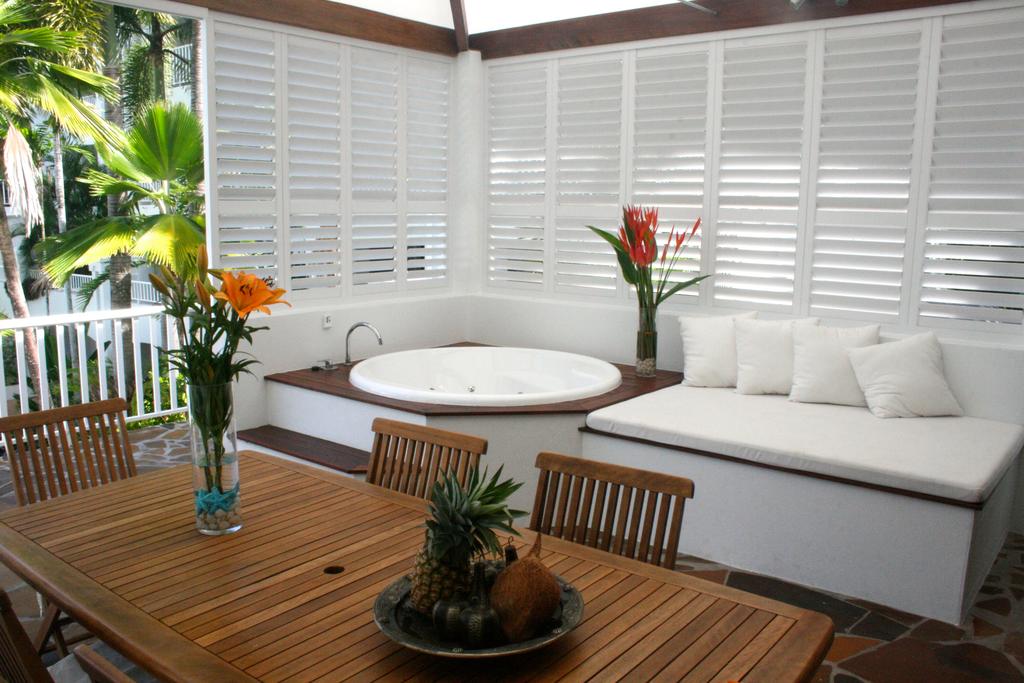 http://greatpacifictravels.com.au/hotel/images/hotel_img/11613832106The Reef House Spa Room.jpg